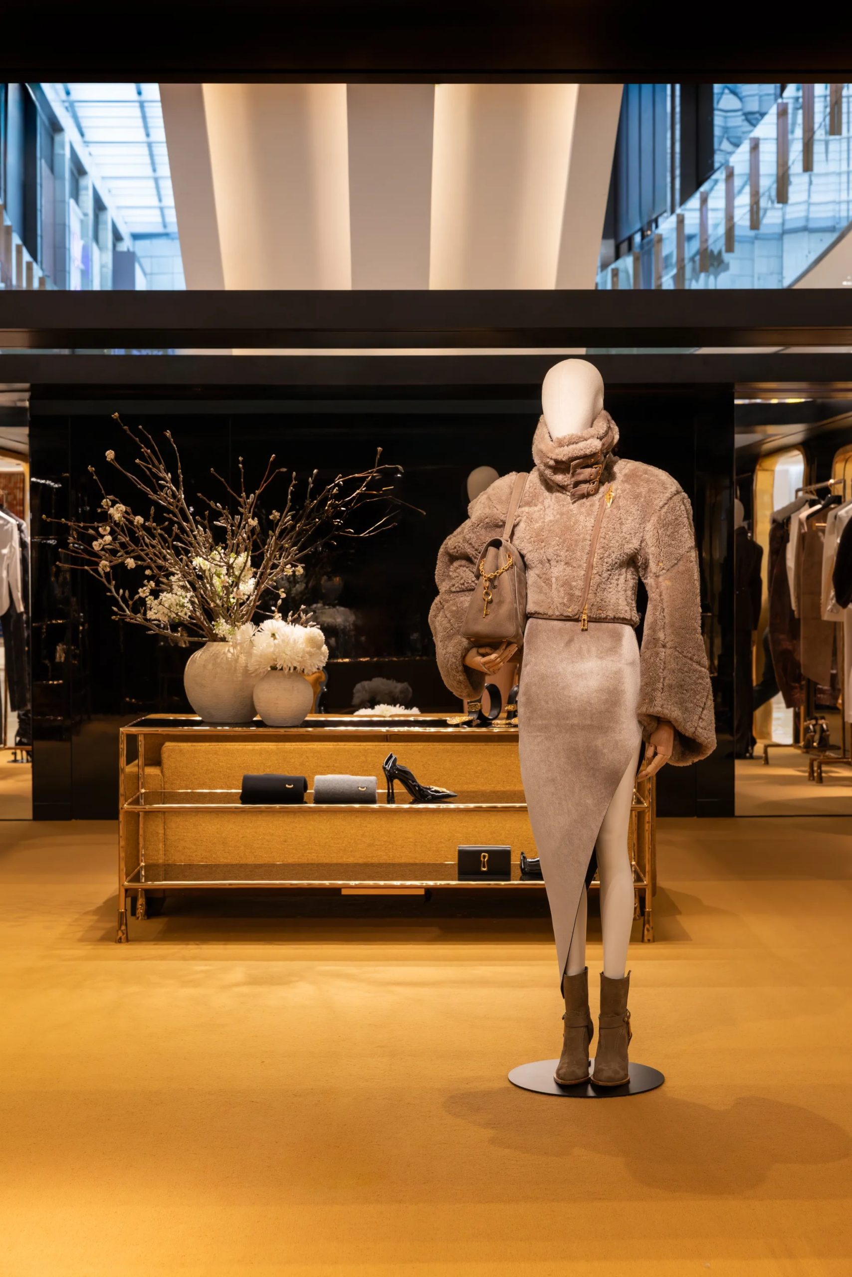 Το χριστουγεννιάτικο δέντρο της Schiaparelli στο Dubai: Ένα γλυπτό φωτός με παλλόμενη μηχανική καρδιά 4