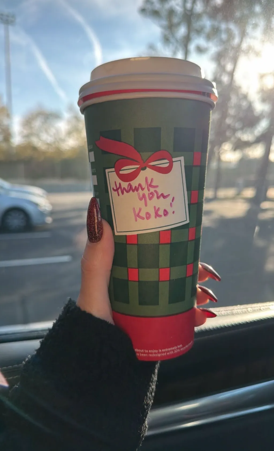 Το χριστουγεννιάτικο mani της Khloé Kardashian 2