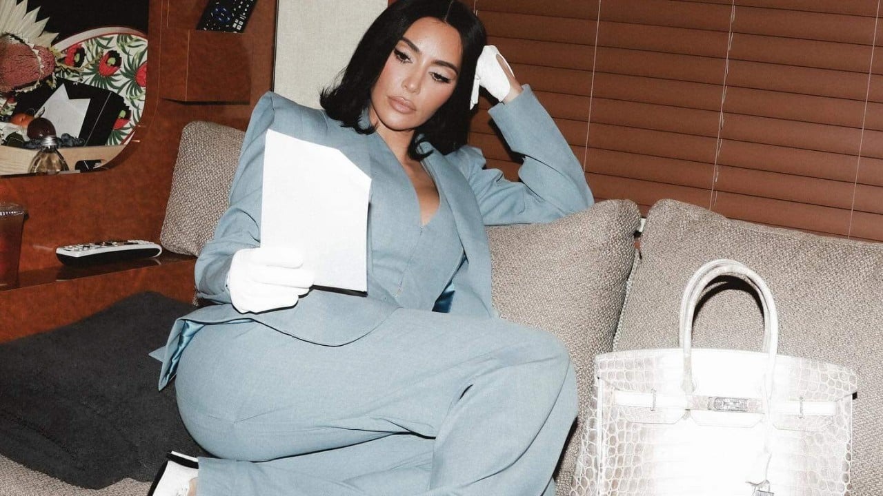 Η Kim Kardashian ποζάρει με τσάντα από γνήσιο δέρμα ελέφαντα και το Διαδίκτυο στρέφεται εύλογα εναντίον της 1