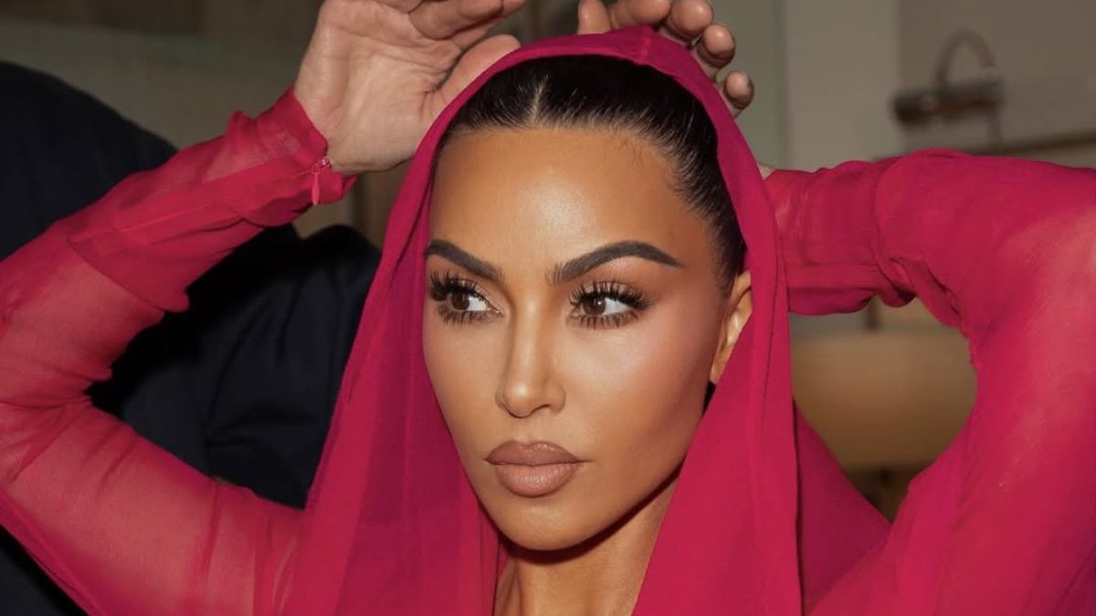Kim Kardashian: Τα (σχεδόν) 100 χριστουγεννιάτικα δέντρα στο σπίτι της που δίχασαν το Instagram 1