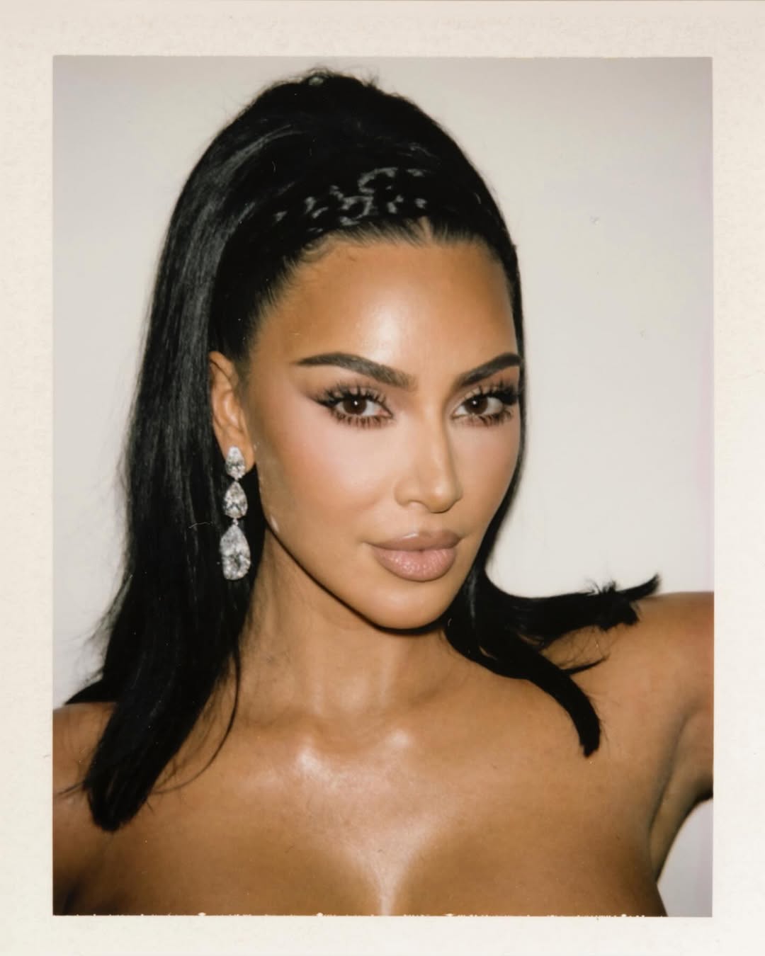 Ο Δημήτρης Γιαννέτος επιμελήθηκε το χτένισμα της Kim Kardashian για το ρεβεγιόν 3