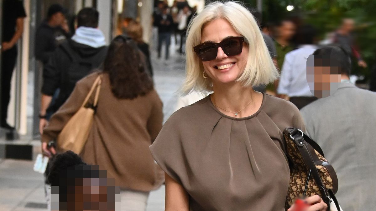 Χριστίνα Κοντοβά: H βόλτα για xmas shopping με την κόρη της και το πιο στιλάτο σύνολο 1