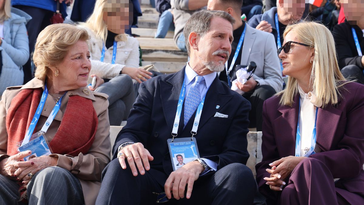 Παύλος Ντε Γκρες, Μαρί Σαντάλ και Άννα Μαρία μαγνήτισαν τα βλέμματα στο Καλλιμάρμαρο για την Ολυμπιακή Φλόγα