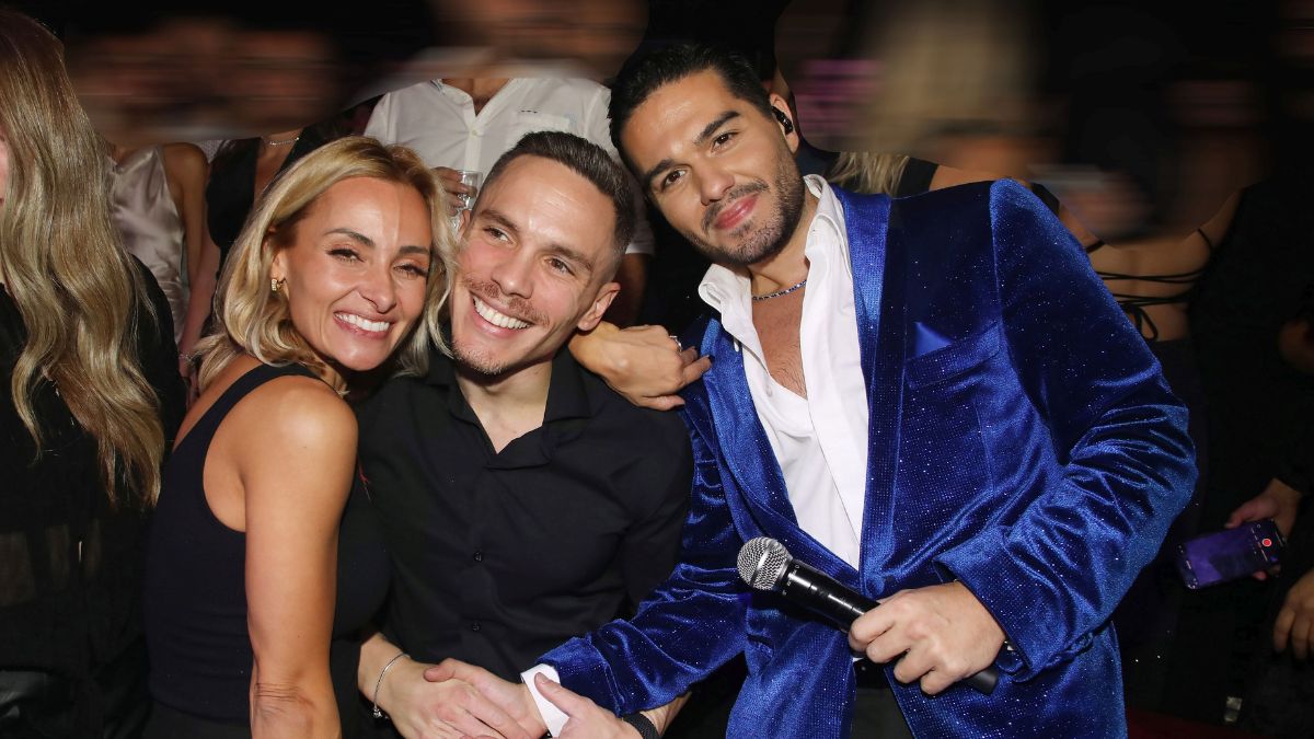 Λευτέρης Πετρούνιας: Τα 35α γενέθλια, η έκπληξη από τη Βασιλική Μιλλούση και η πιο τρυφερή οικογενειακή στιγμή 1