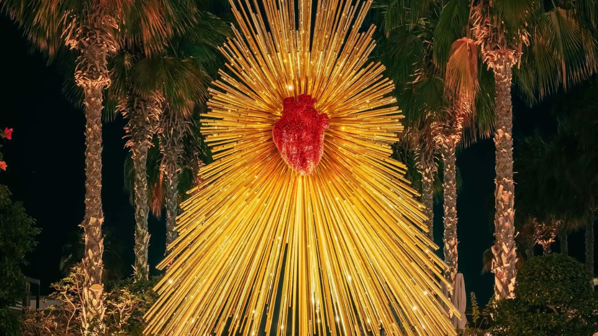 Το χριστουγεννιάτικο δέντρο της Schiaparelli στο Dubai: Ένα γλυπτό φωτός με παλλόμενη μηχανική καρδιά 1