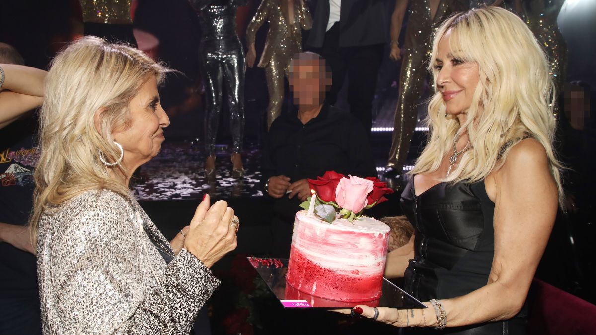 Άννα Βίσση: Το ξέφρενο πάρτι για τα γενέθλια της αδερφής της- Στην παρέα της και η Δήμητρα Μέρμηγκα με τον Γιάννη Κούστα