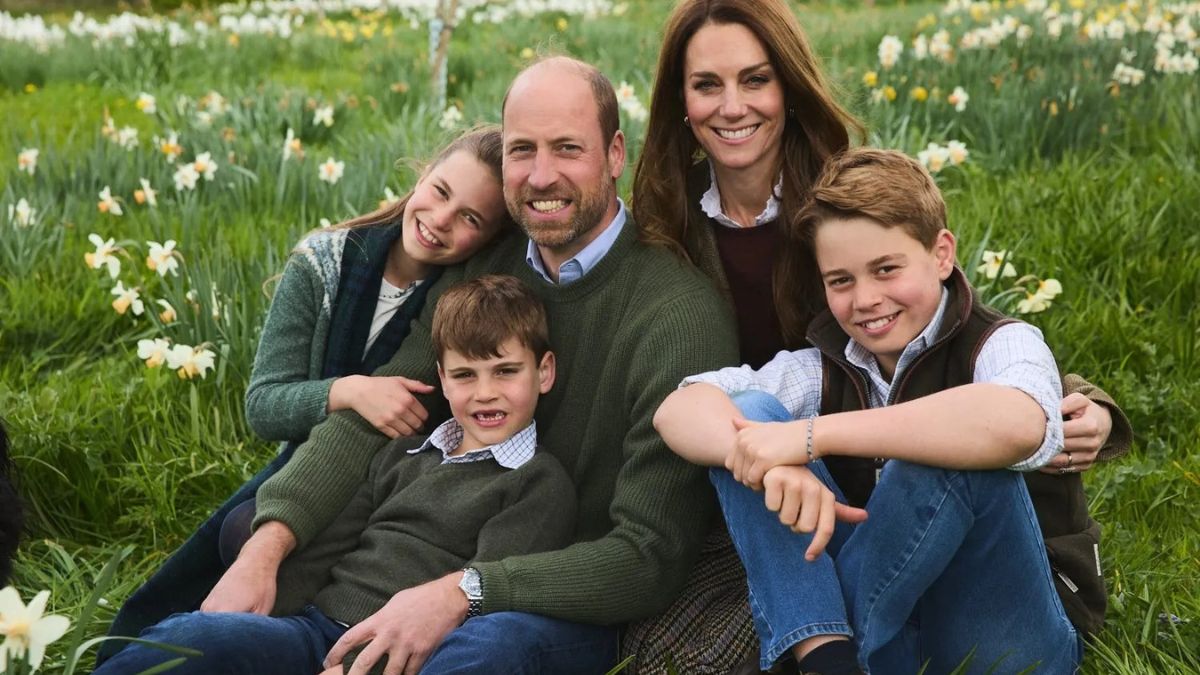 Πρίγκιπας William – Kate Middleton: Μοιράστηκαν την χριστουγεννιάτικη κάρτα τους – Η τρυφερή οικογενειακή στιγμή