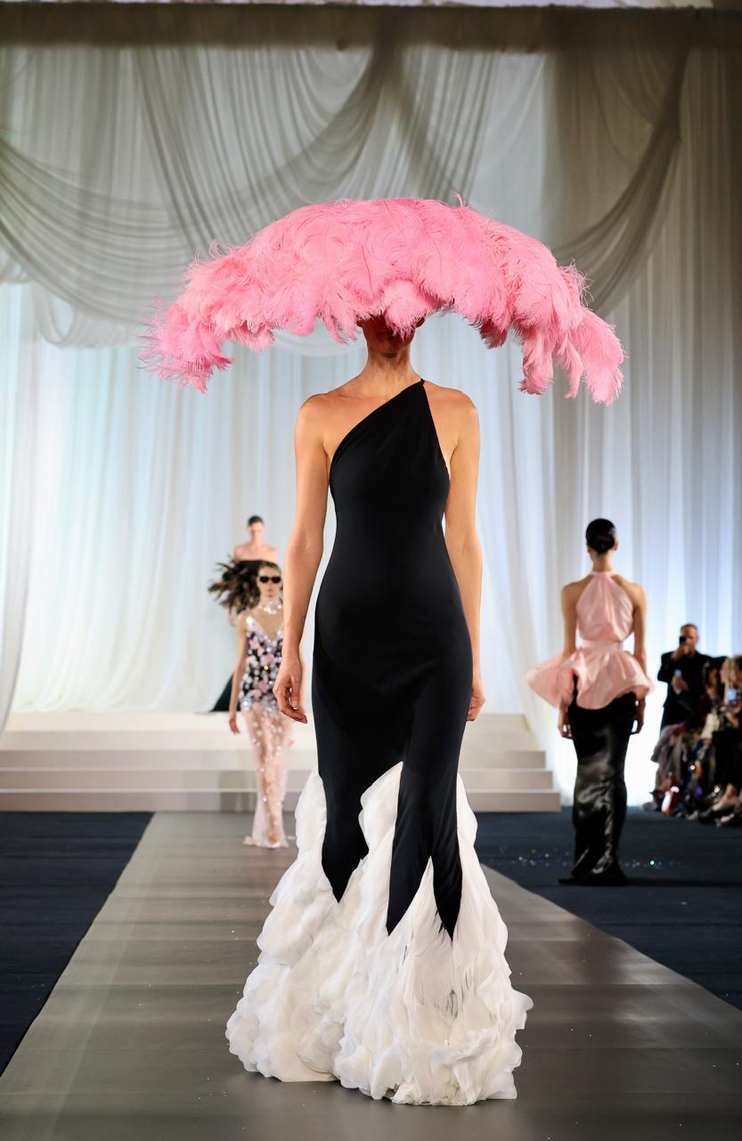 Η Celia Kritharioti κατέκτησε ξανά το Παρίσι με ένα εντυπωσιακό show υψηλής ραπτικής – Το Grace ήταν εκεί 5