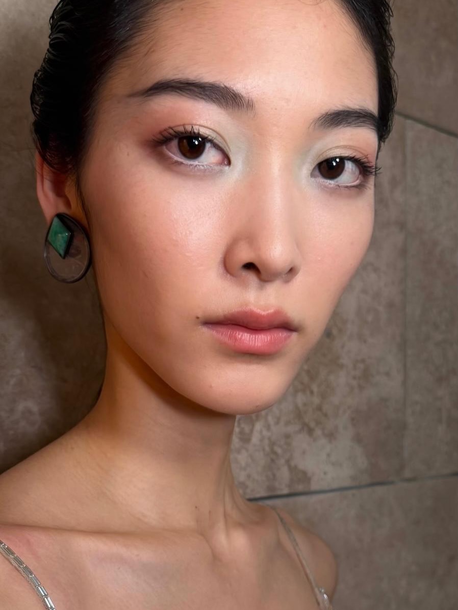 Giorgio Armani Privé Couture SS26: Το μακιγιάζ ματιών που έφερε φρεσκάδα στην πασαρέλα 4