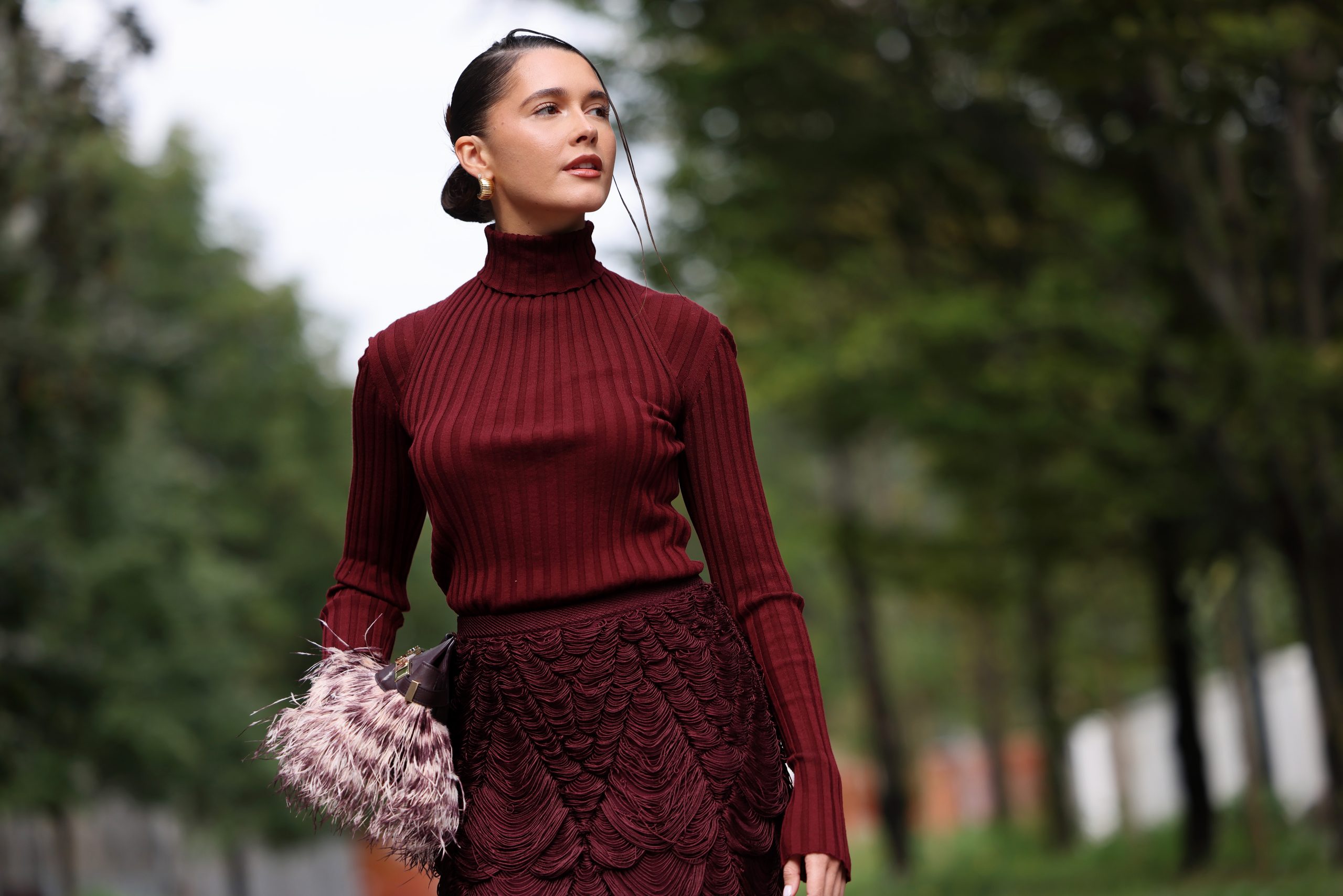 5 τρόποι να φορέσετε το βουργουνδί φέτος ώστε να δείχνει φρέσκο 1