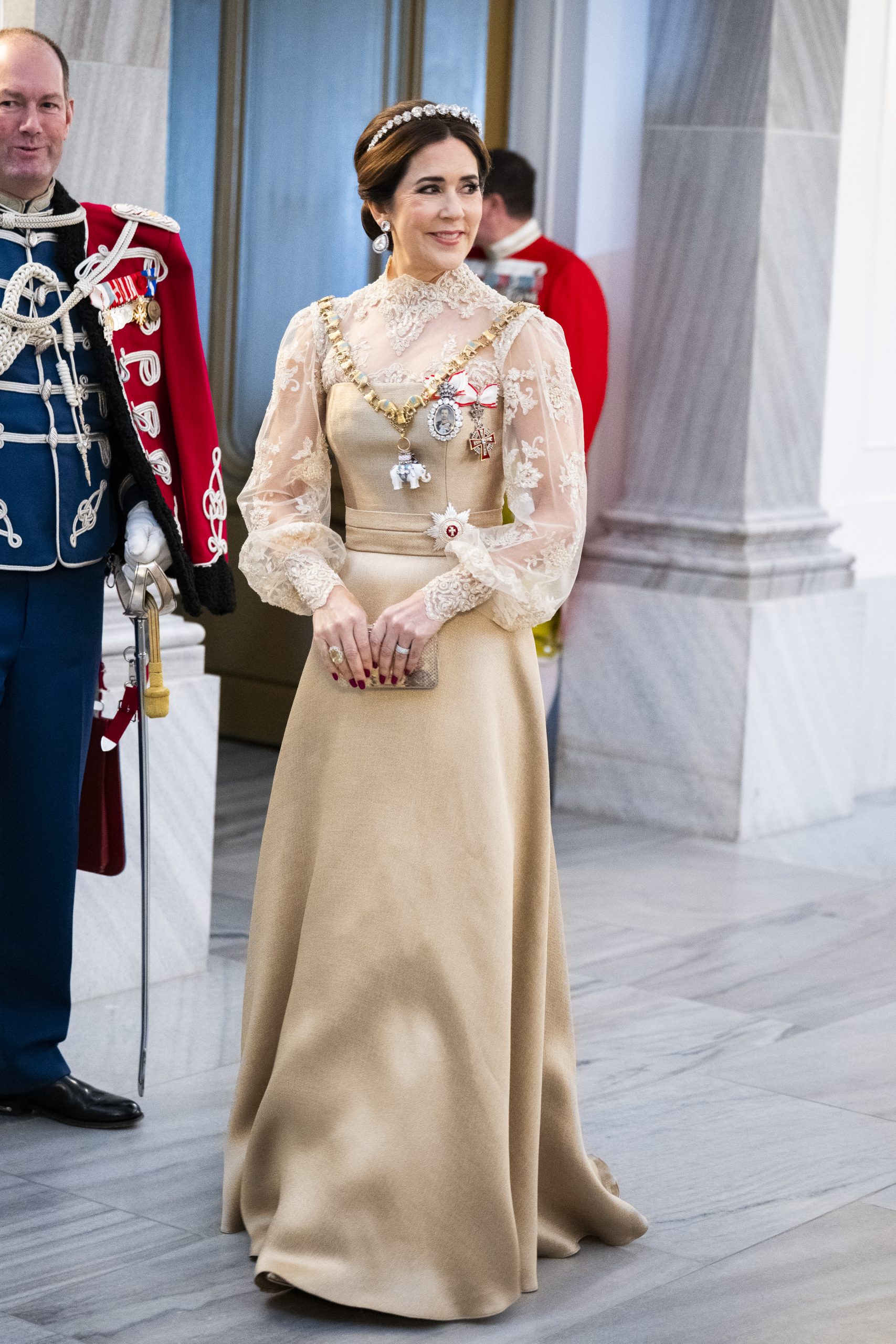 Βασίλισσα Mary της Δανίας: Η επιβλητική εμφάνιση με διαμαντένια τιάρα και η ιστορία πίσω απ΄το κόσμημα με τους ελέφαντες 2