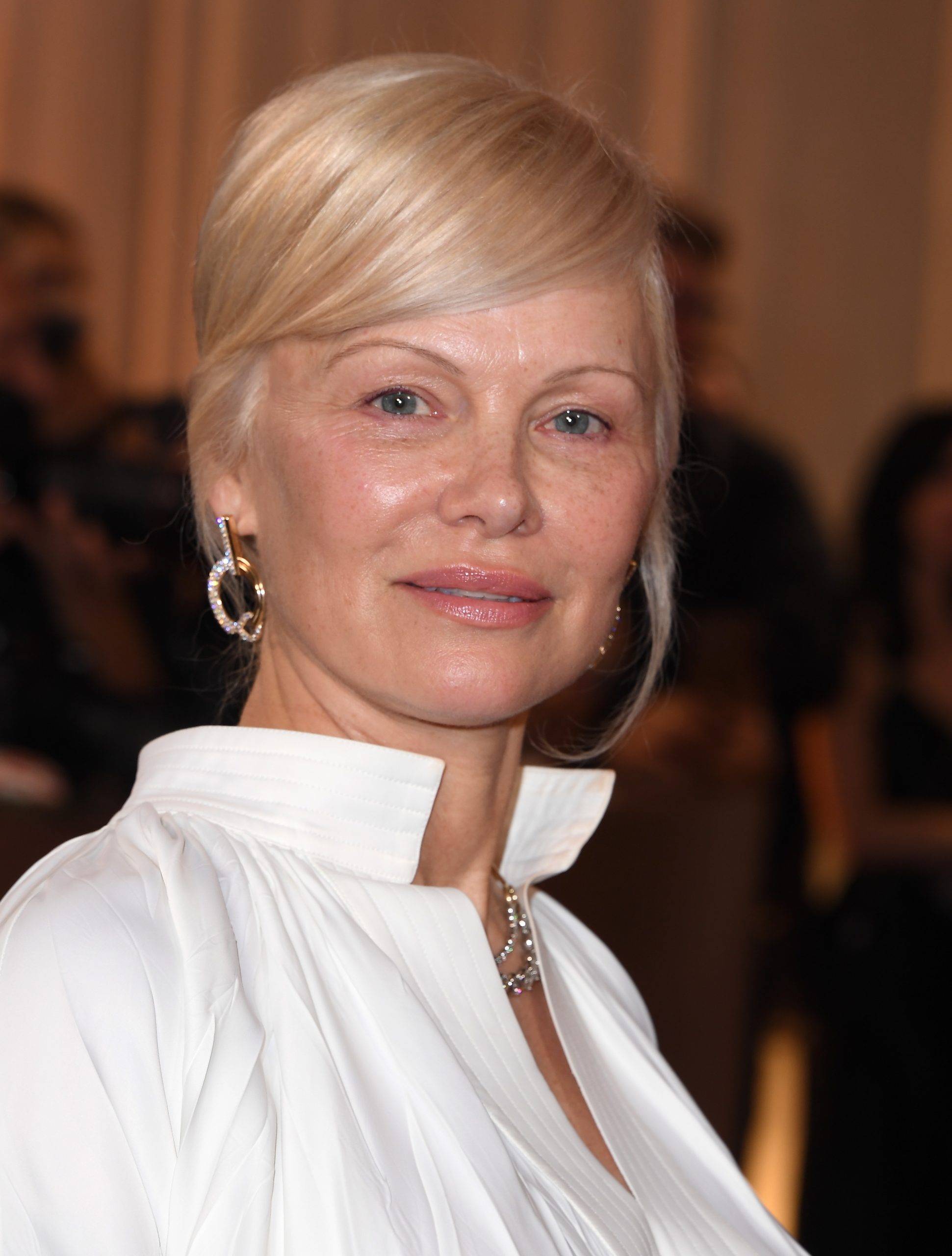 Η Pamela Anderson επέστρεψε στα πλατινέ μαλλιά της και έκλεψε την παράσταση στις Χρυσές Σφαίρες 3