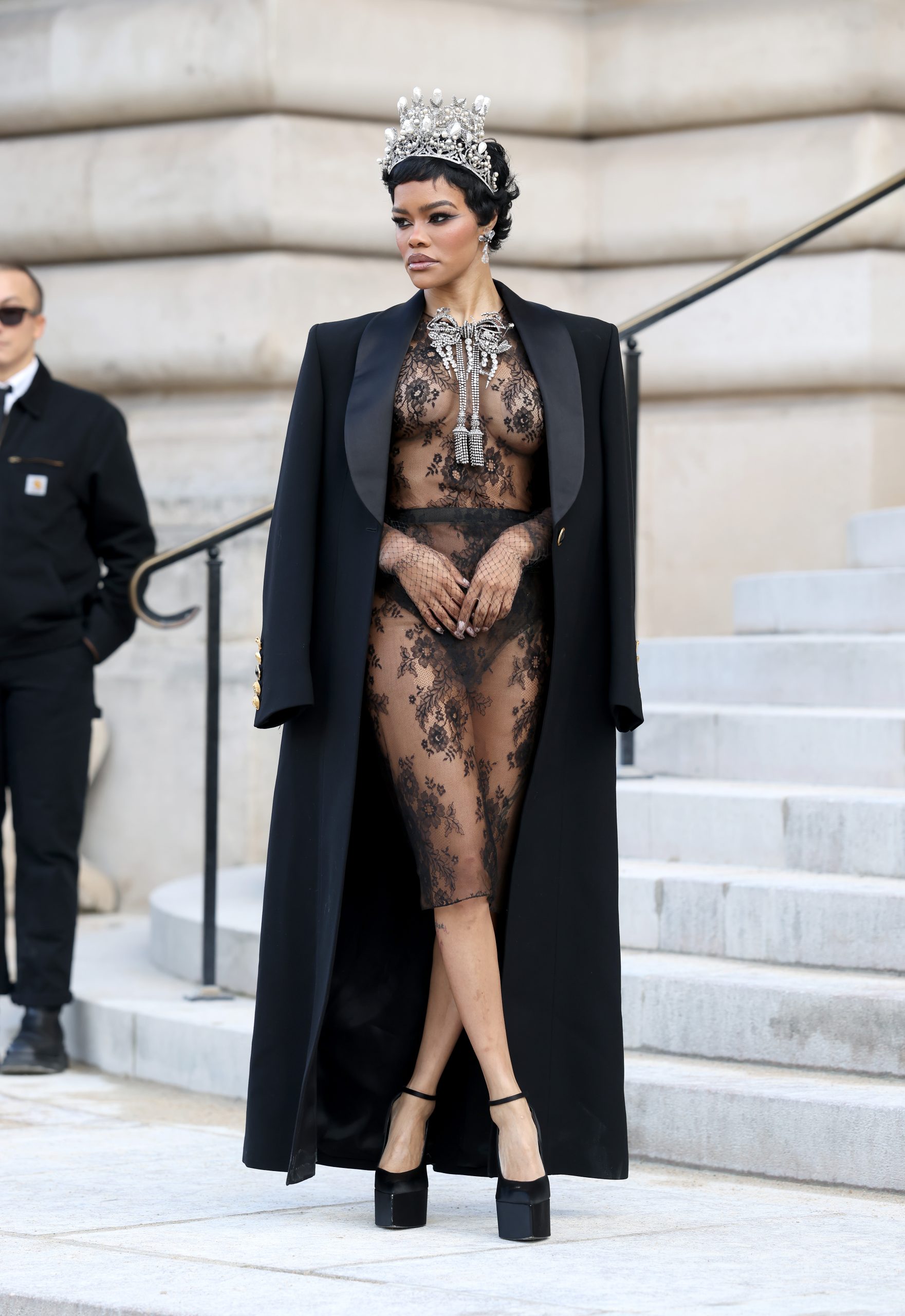 Schiaparelli: Πώς τα κλεμμένα κοσμήματα του Λούβρου «επέστρεψαν» στη νέα Haute Couture συλλογή του Daniel Roseberry 2