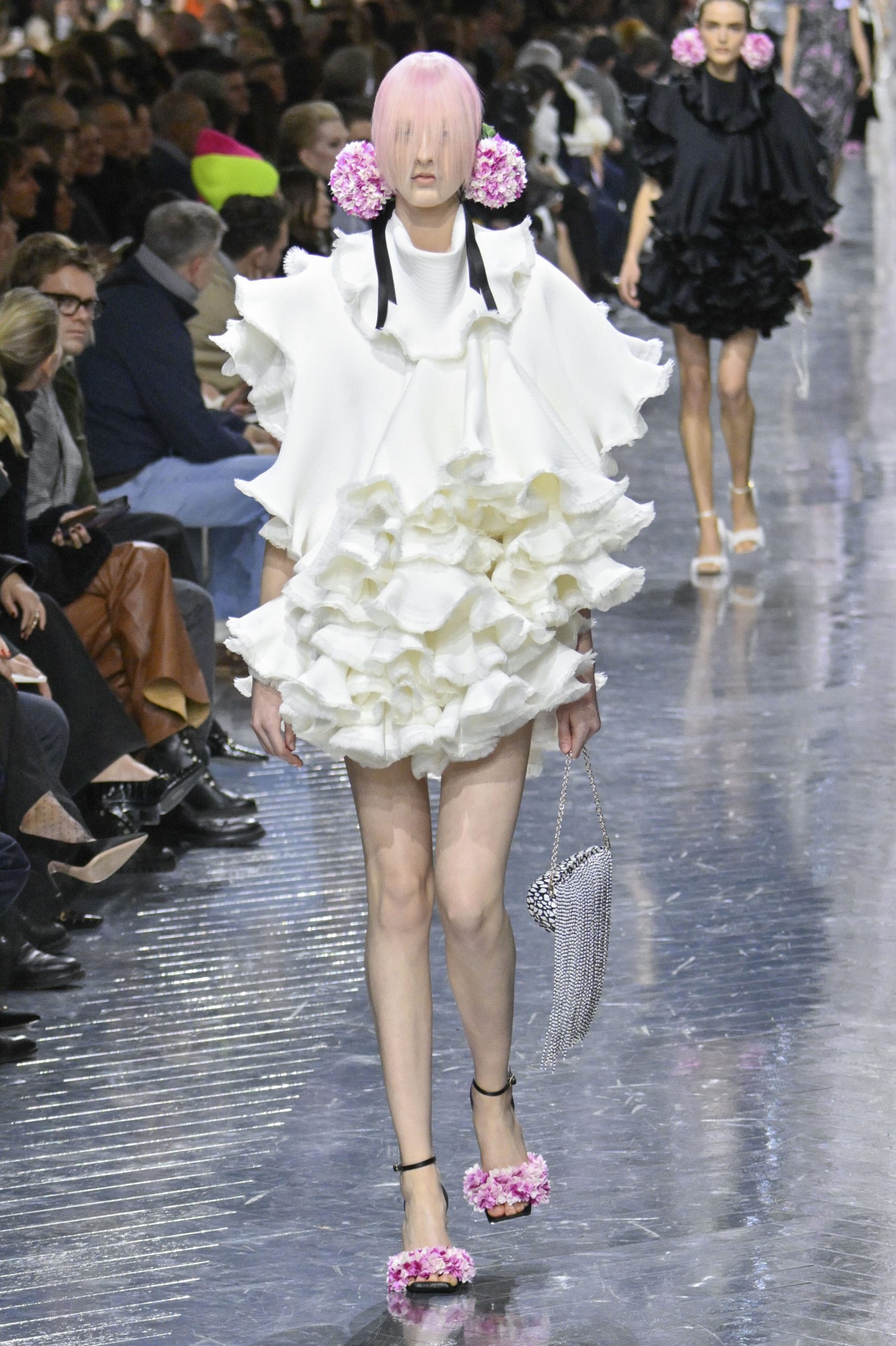 Dior: H πρώτη couture συλλογή του Jonathan Anderson ήταν δροσερή και άγρια σαν φρεσκοκομμένο μπουκέτο λουλούδια 4