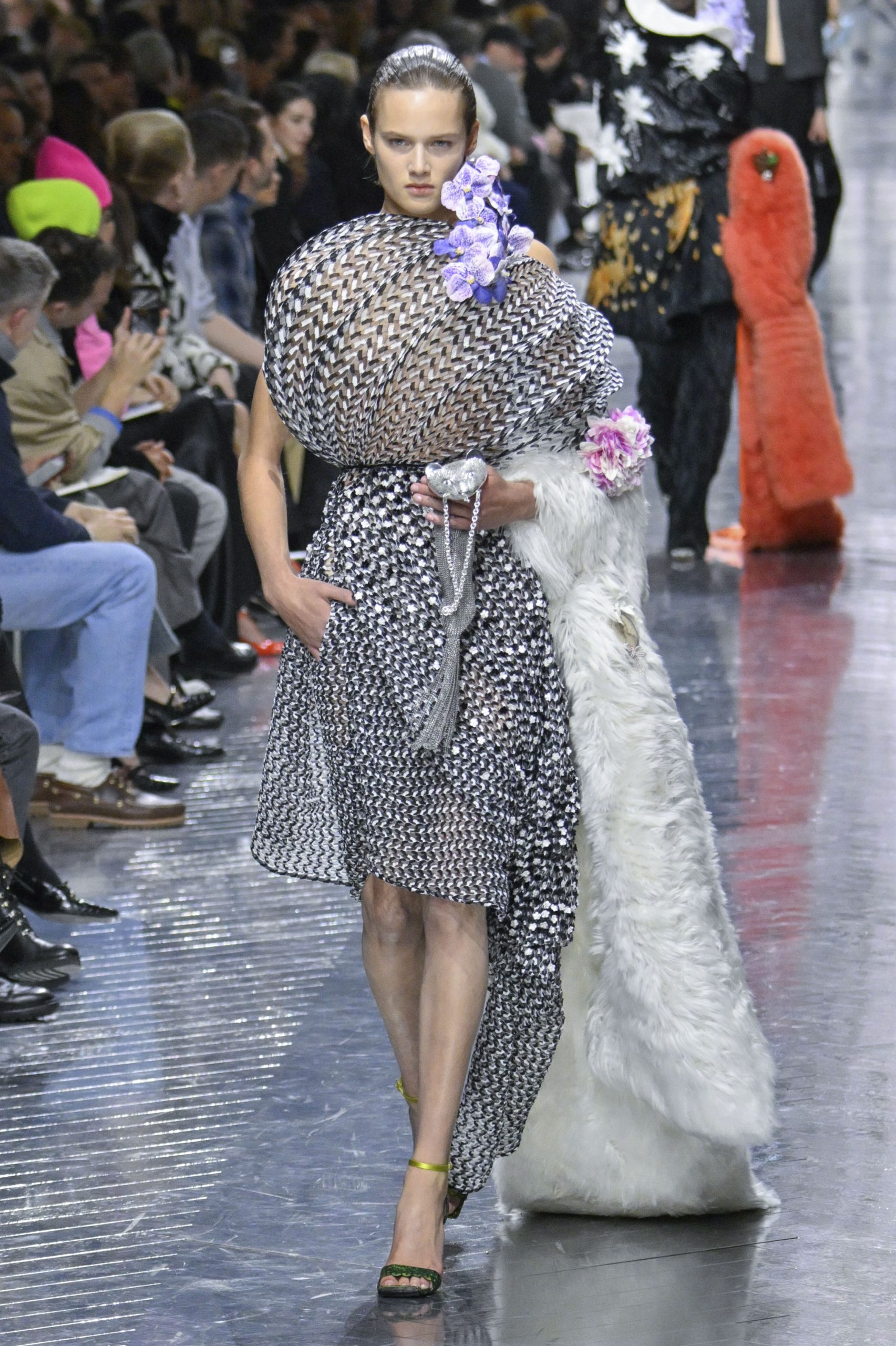 Dior: H πρώτη couture συλλογή του Jonathan Anderson ήταν δροσερή και άγρια σαν φρεσκοκομμένο μπουκέτο λουλούδια 7