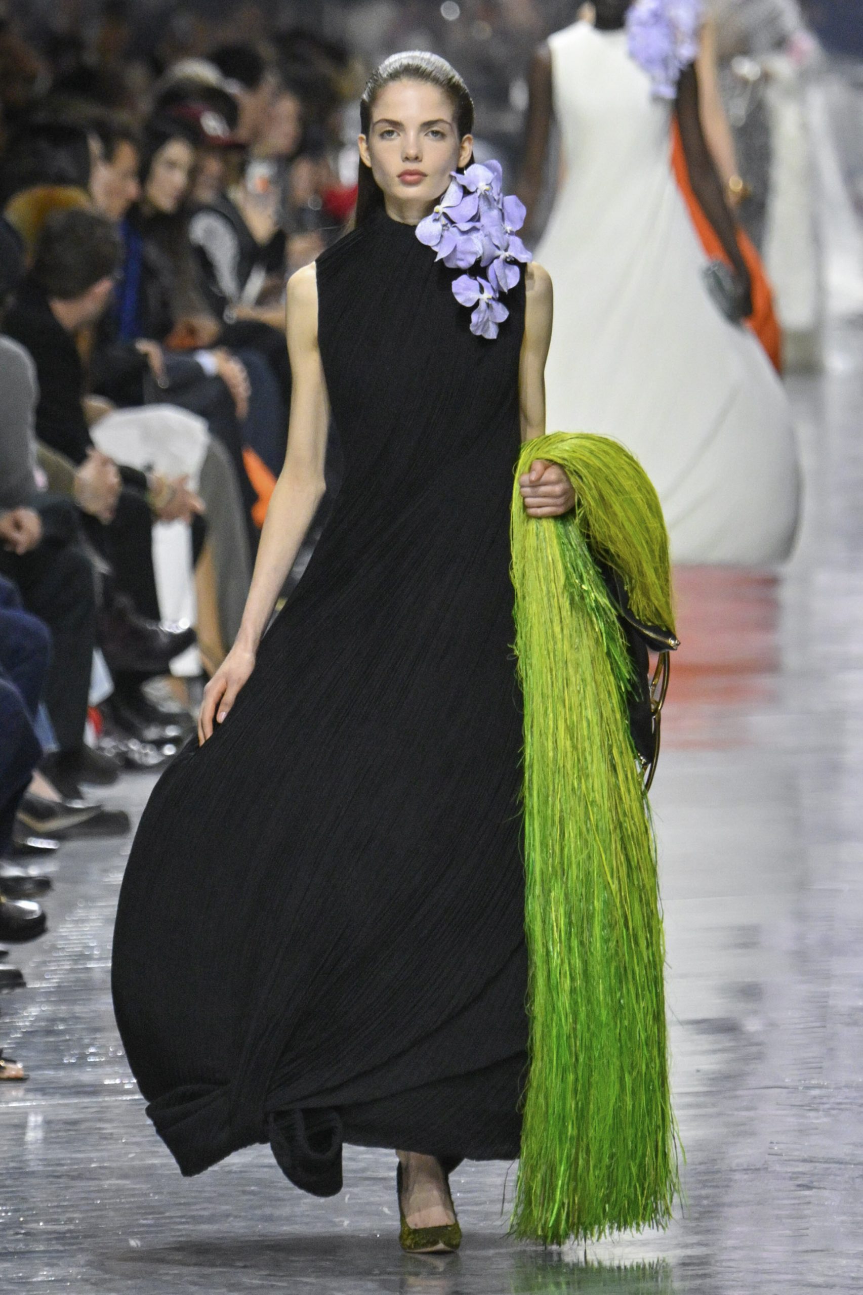 Dior: H πρώτη couture συλλογή του Jonathan Anderson ήταν δροσερή και άγρια σαν φρεσκοκομμένο μπουκέτο λουλούδια 2