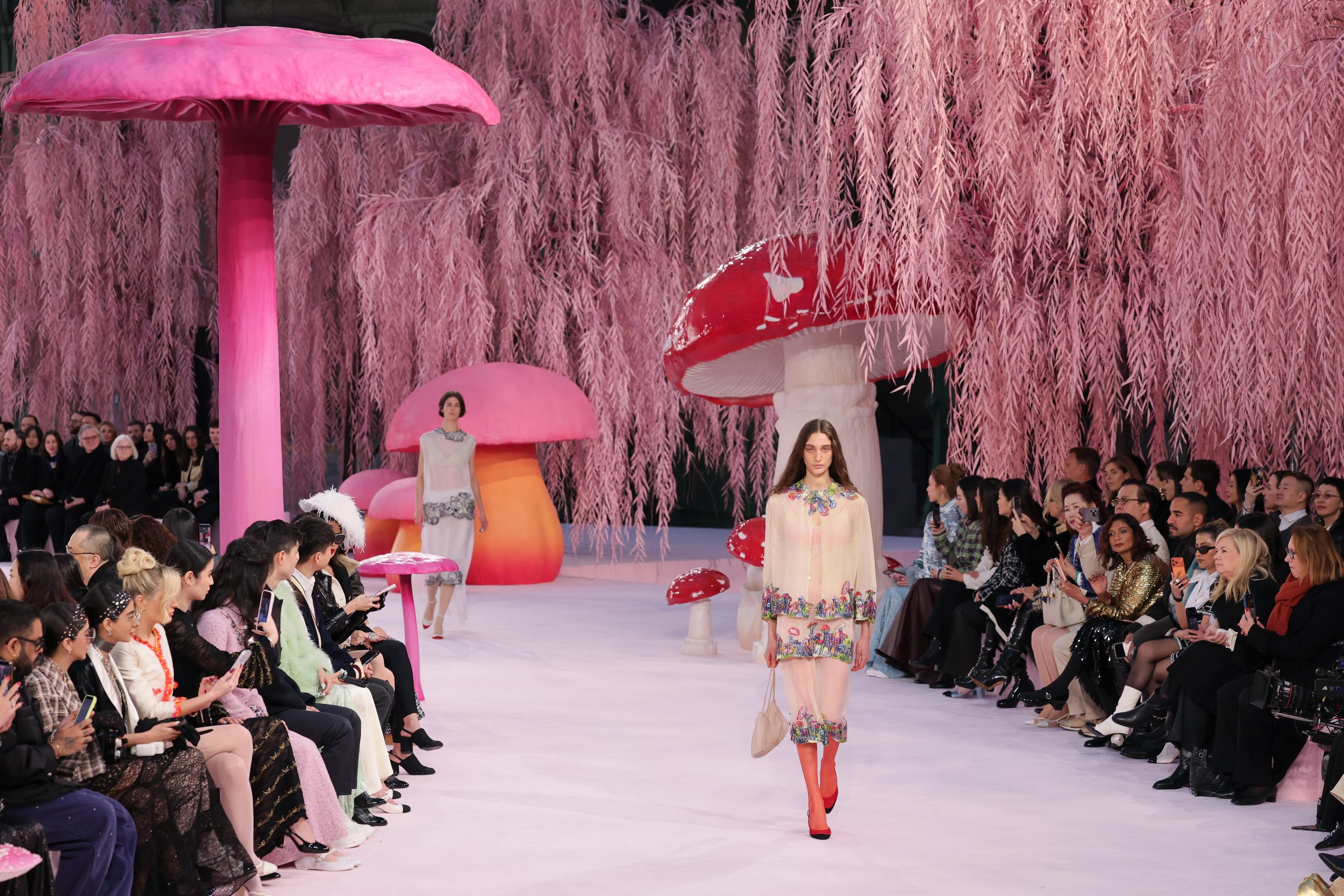 Chanel Haute Couture: Η “γυμνή” ομορφιά στο επικέντρο 3