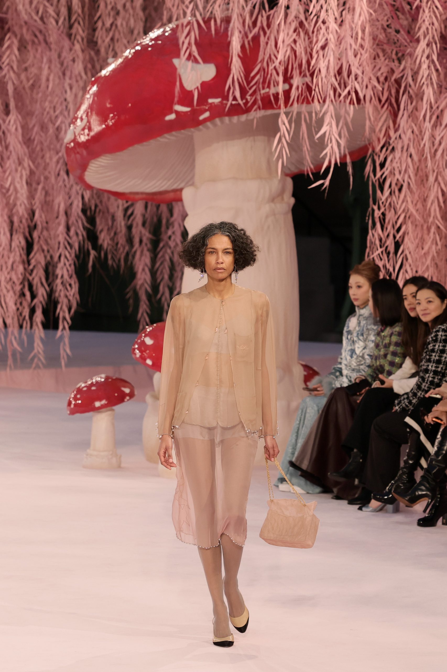 Chanel: Ο Matthieu Blazy στην πρώτη του συλλογή υψηλής ραπτικής στρέφεται στην τέχνη της αφαίρεσης 2