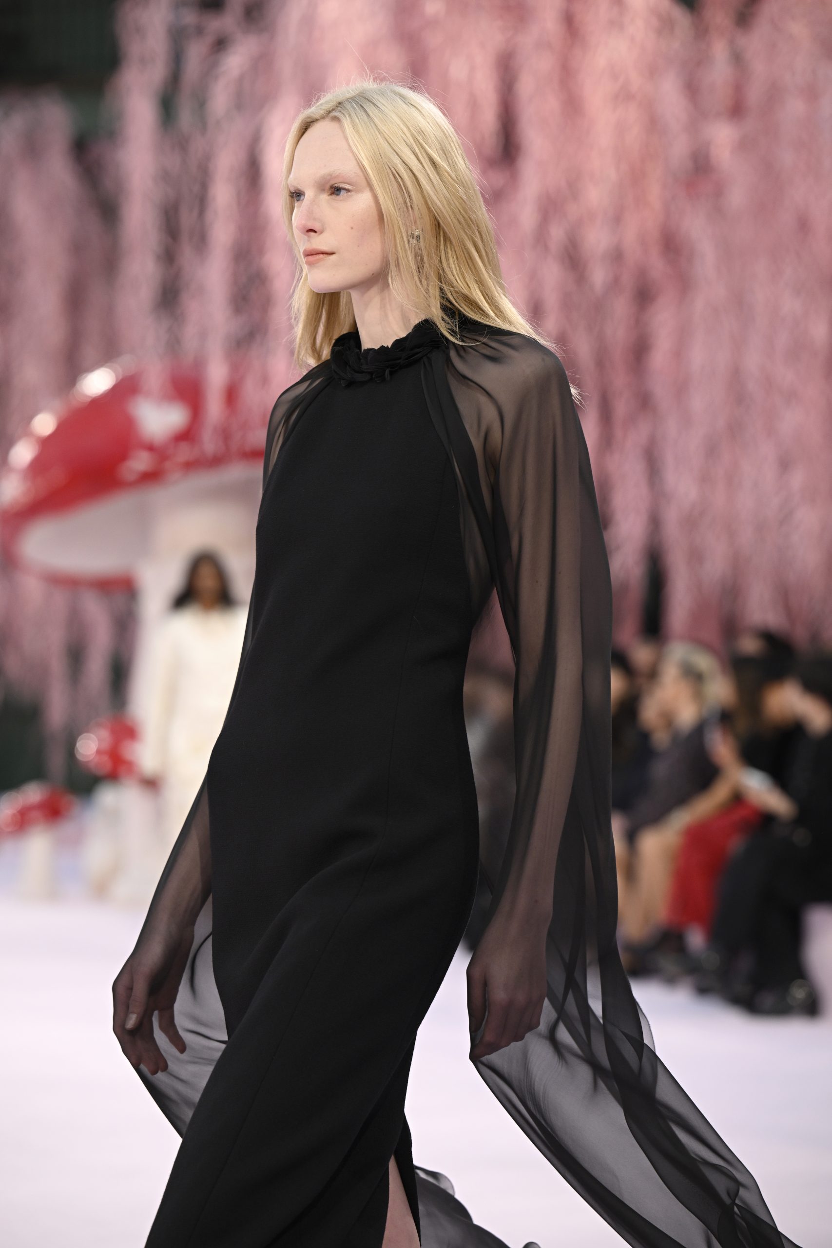 Chanel Haute Couture: Η “γυμνή” ομορφιά στο επικέντρο 4