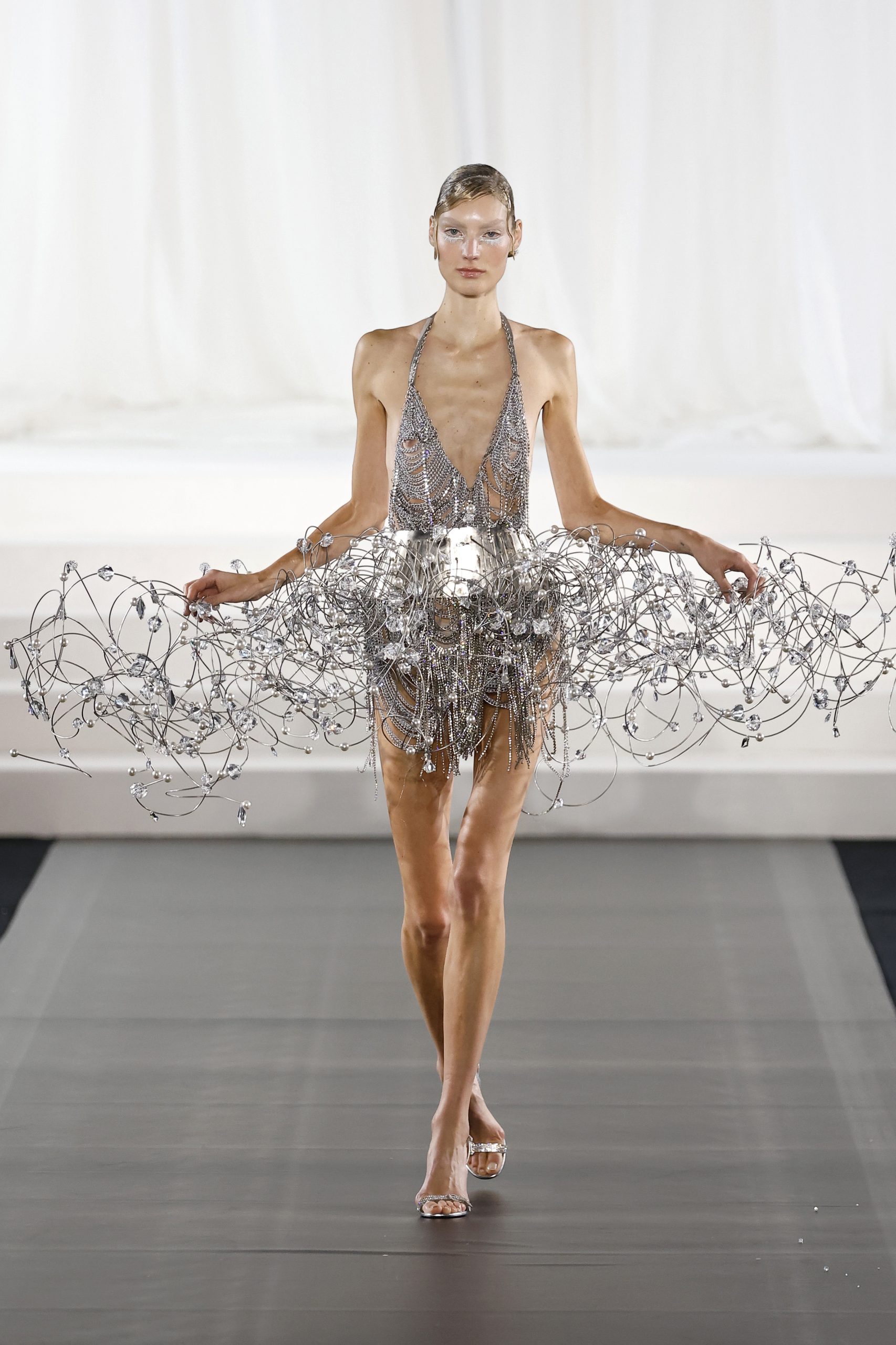 Fédération de la Haute Couture et de la Mode: Η ιστορία του θεσμού και τα «απροσπέλαστα» κριτήρια για να γίνει ένας σχεδιαστής μέλος 3