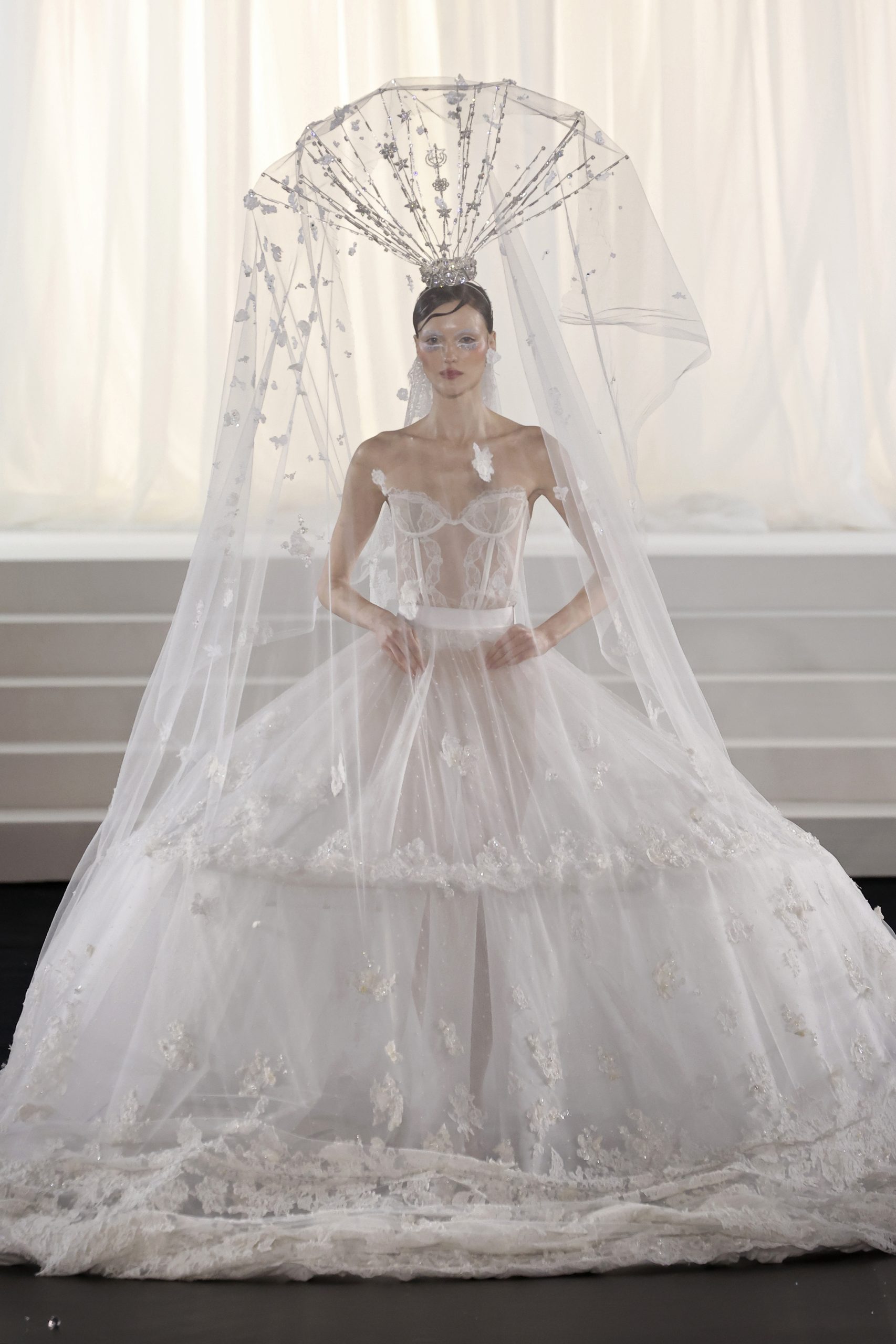 Η Celia Kritharioti κατέκτησε ξανά το Παρίσι με ένα εντυπωσιακό show υψηλής ραπτικής – Το Grace ήταν εκεί 8