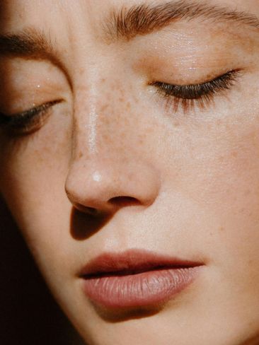 4 καθαριστικά προσώπου που αναβαθμίζουν το καθημερινό σας skincare 2