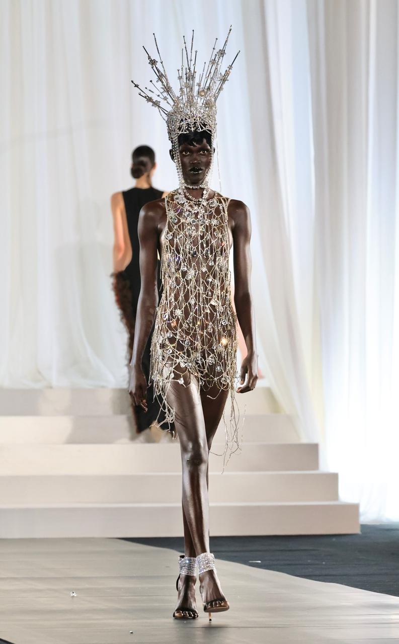 Η Celia Kritharioti κατέκτησε ξανά το Παρίσι με ένα εντυπωσιακό show υψηλής ραπτικής – Το Grace ήταν εκεί 4