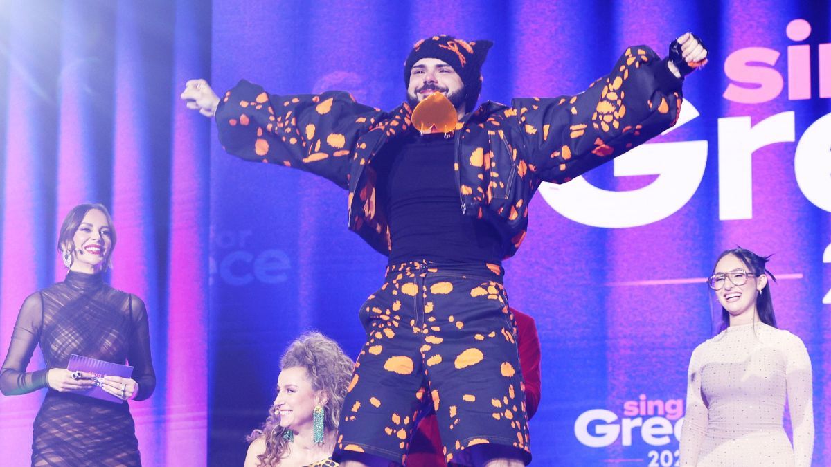 Το φαινόμενο Akylas: Από τα δύσκολα παιδικά χρόνια και την αναπηρία του πατέρα του μέχρι το όνειρο της Eurovision 1