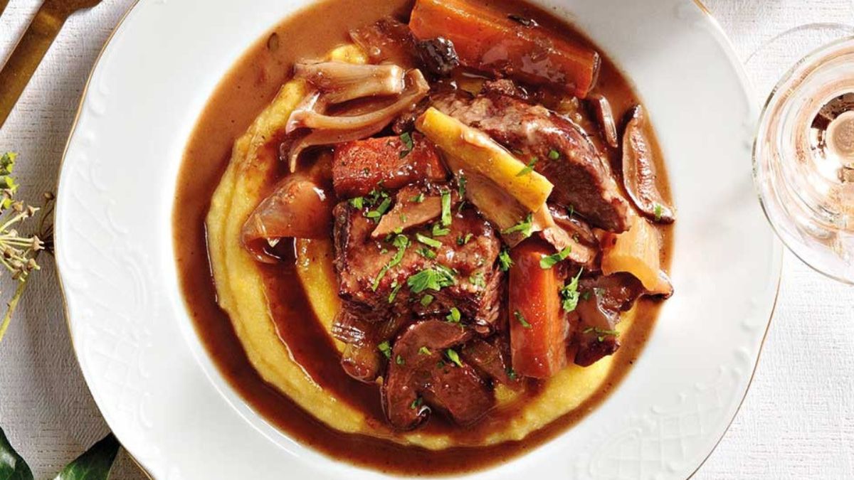 Ζουμερό και πεντανόστιμο βοδινό μπρεζέ με λαχανικά από την Αργυρώ Μπαρμπαρίγου 1