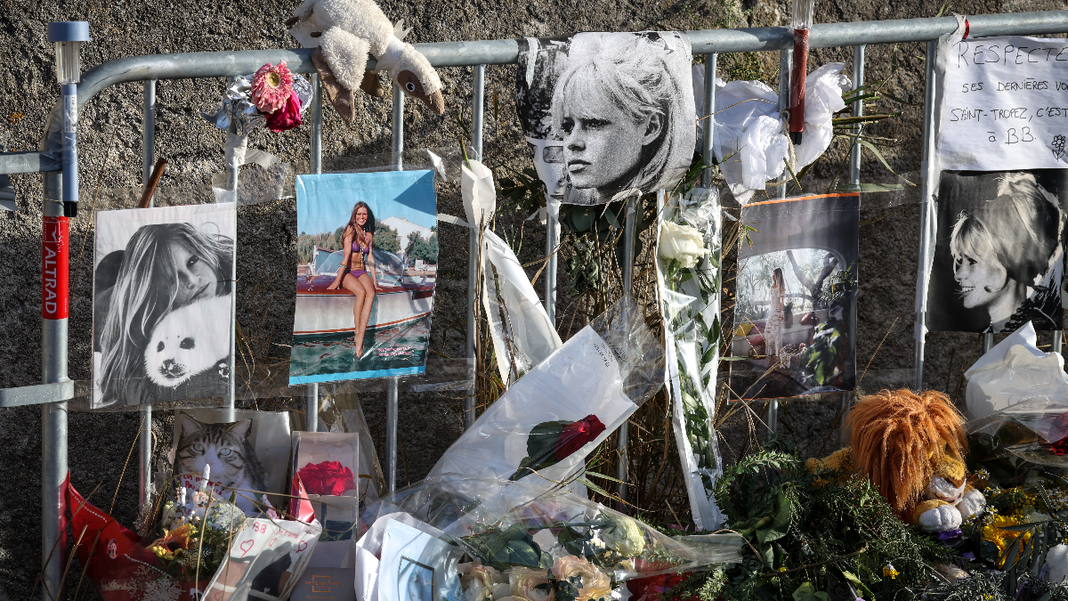Το τελευταίο «αντίο» στη Brigitte Bardot: Λαϊκό προσκύνημα για την κηδεία στο Σαιν Τροπέ 1