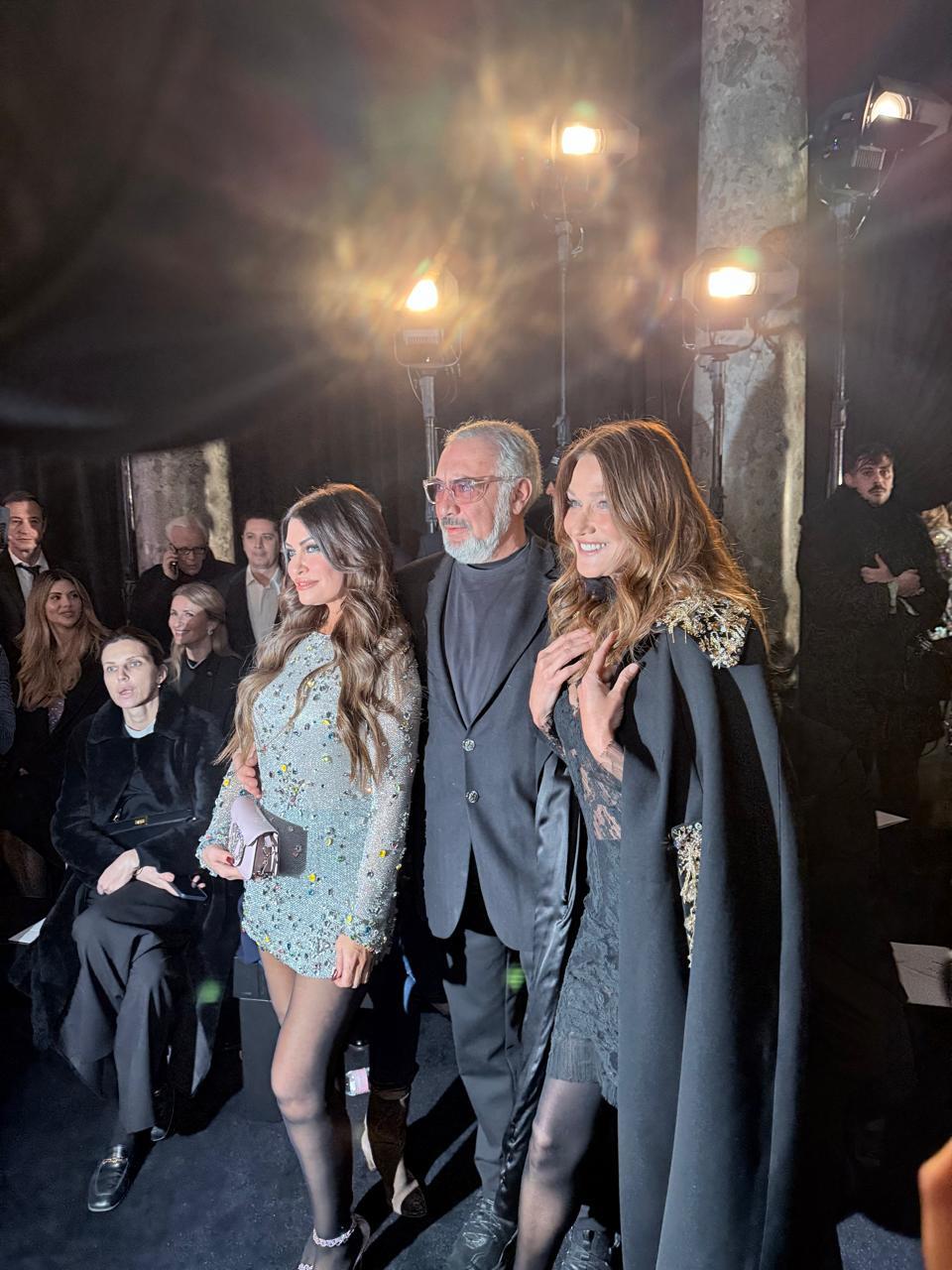 H Carla Bruni ποζάρει με την Kimberly Guilfoyle στο show της Celia Kritharioti στο Παρίσι 3