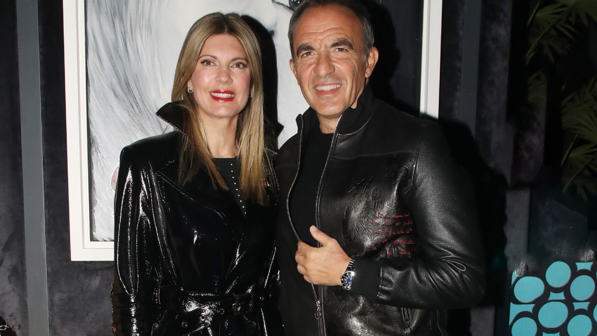 H σπάνια και φινετσάτη εμφάνιση της συζύγου του Νίκου Αλιάγα στο νυχτερινό κέντρο όπου τραγουδά ο Αντώνης Ρέμος 1