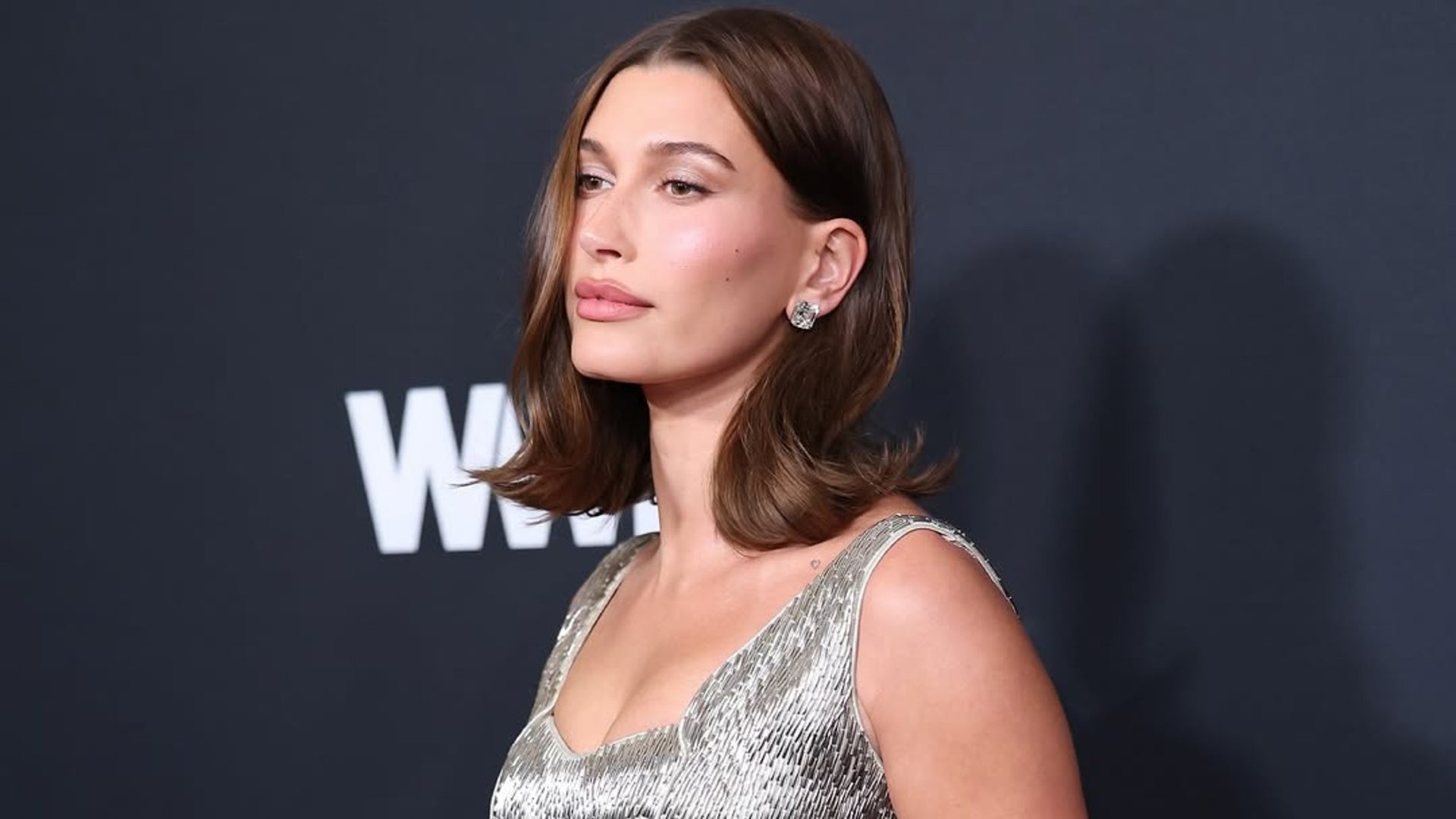 Τα ασημί cat-eye nails της Hailey Bieber είναι το επόμενο mani που θα κάνουμε 1