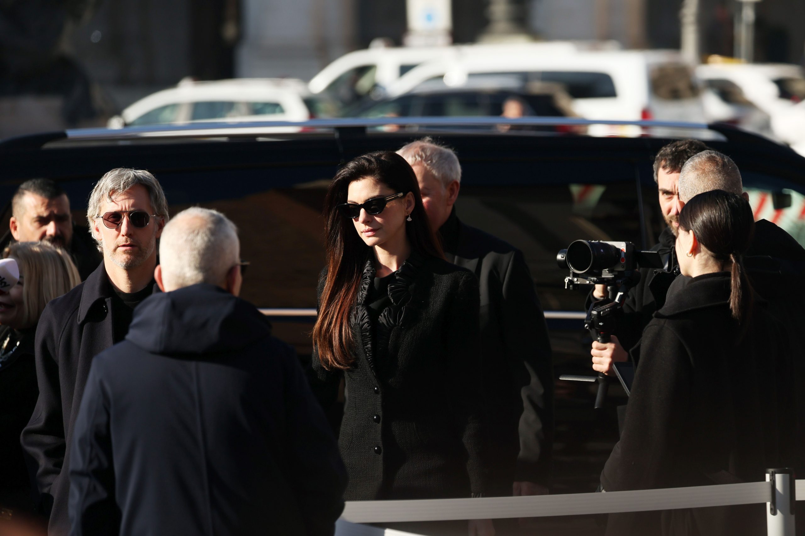 Ξεκίνησε η κηδεία του Valentino Garavani- Πλήθος προσωπικοτήτων στο τελευταίο «αντίο» 1