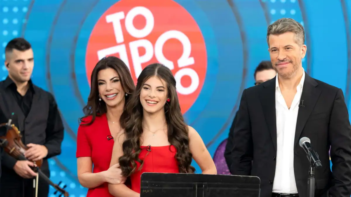 Η 13χρονη κόρη του Χάρη Βαρθακούρη, Λιόνα, έκανε την πρώτη της τηλεοπτική εμφάνιση, τραγουδώντας live 1