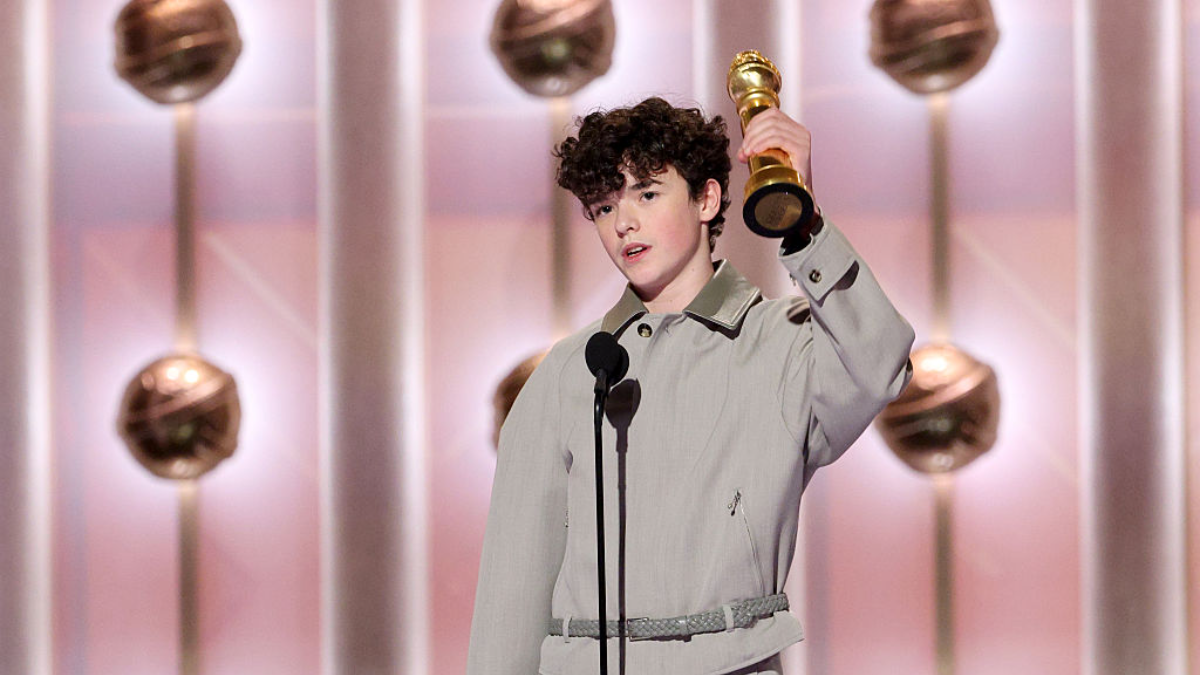 Χρυσές Σφαίρες 2026: Ο Owen Cooper του Adolescence γράφει ιστορία ως ο νεότερος νικητής τηλεοπτικής σειράς 1
