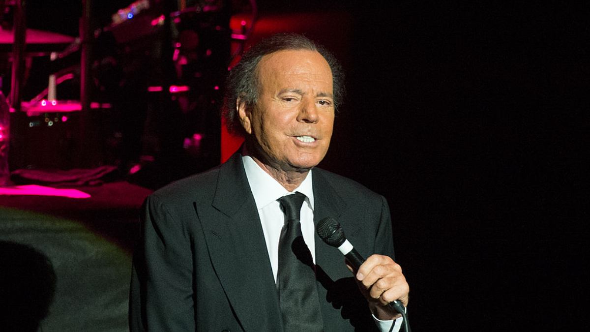 Julio Iglesias: Δύο πρώην εργαζόμενες τον καταγγέλουν για σεξουαλικές επιθέσεις