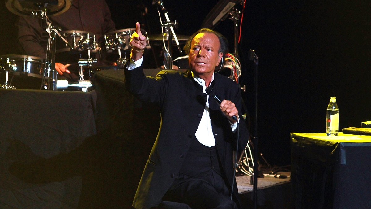 Νέες καταγγελίες εναντίον του Julio Iglesias για την υπόθεση σεξουαλικής κακοποίησης