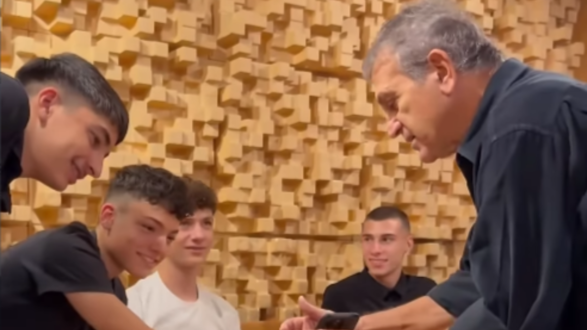 «Βρέχει στη Φτωχογειτονιά»: Ο Γιώργος Νταλάρας ενώνει τη φωνή του με τους 16χρονους «Τεκετζήδες»