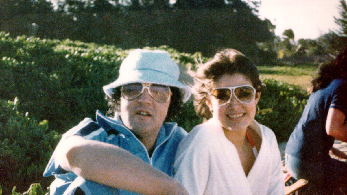 Elvis: H τελευταία σύντροφός του μοιράστηκε για πρώτη φορά σπάνιες φωτογραφίες τους 1