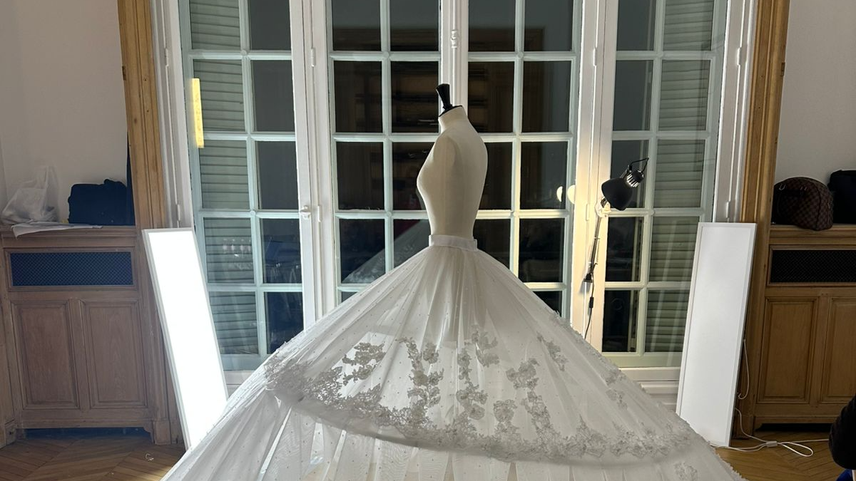 Βρεθήκαμε στο backstage της επίδειξης της Σίλιας Κριθαριώτη πριν από τη μεγάλη επίδειξη στο Παρίσι