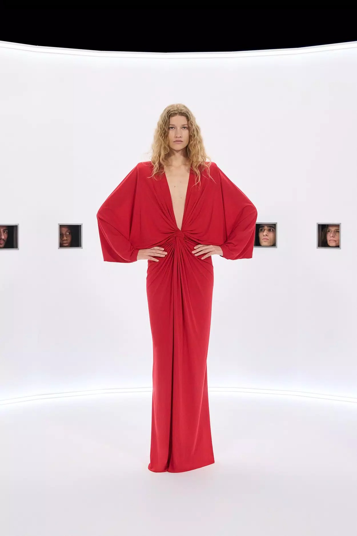 Valentino: Ο Alessandro Michele έστησε ένα από τα πιο φανταστικά shows της χρονιάς 2