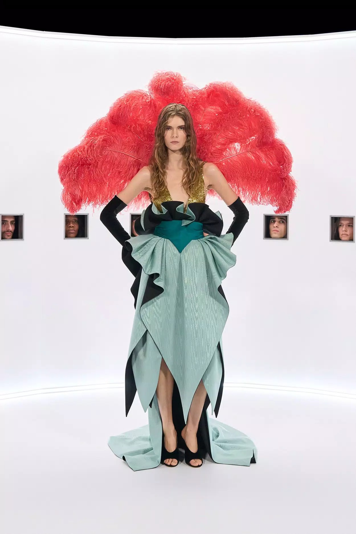 Valentino: Ο Alessandro Michele έστησε ένα από τα πιο φανταστικά shows της χρονιάς 5