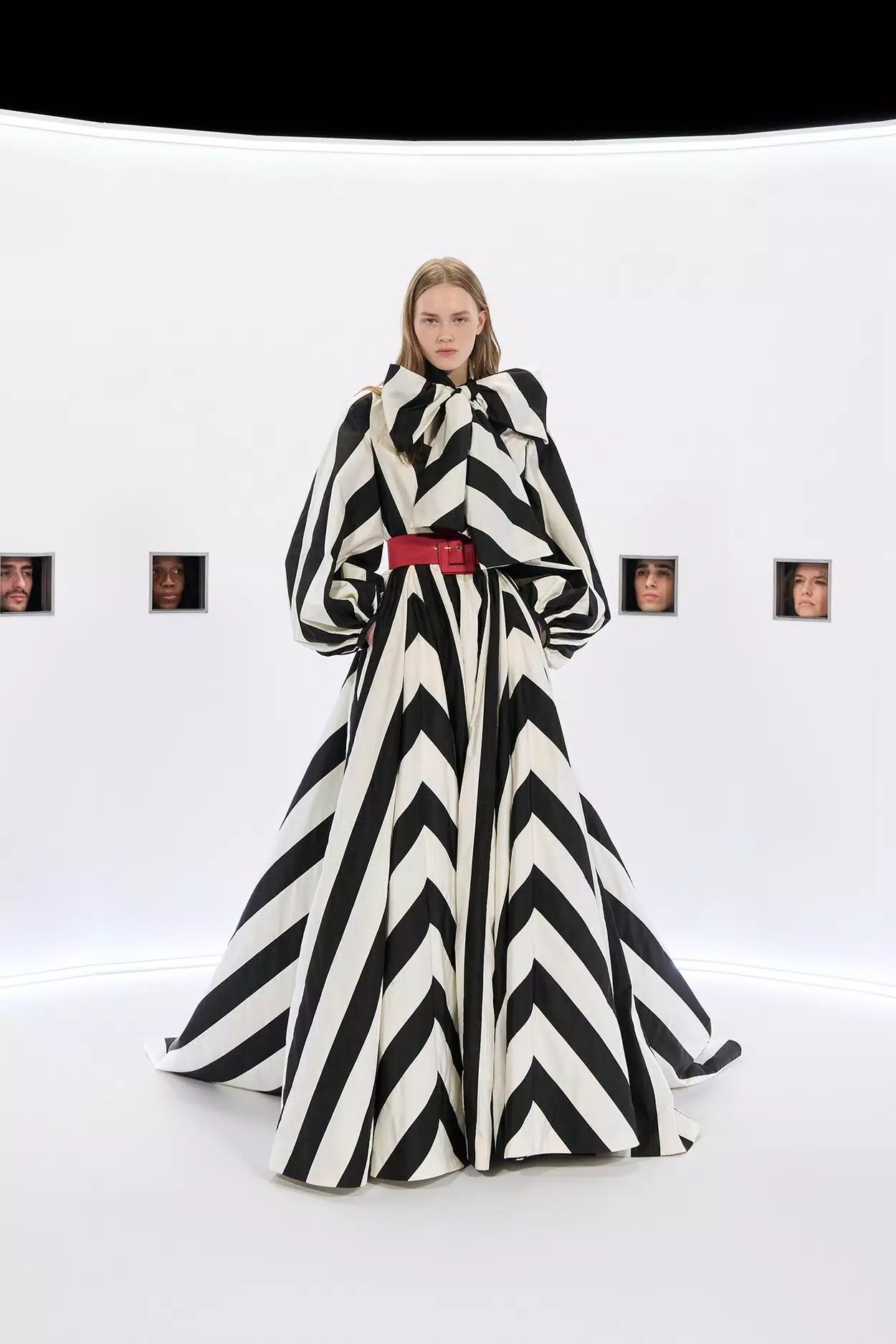 Valentino: Ο Alessandro Michele έστησε ένα από τα πιο φανταστικά shows της χρονιάς 7