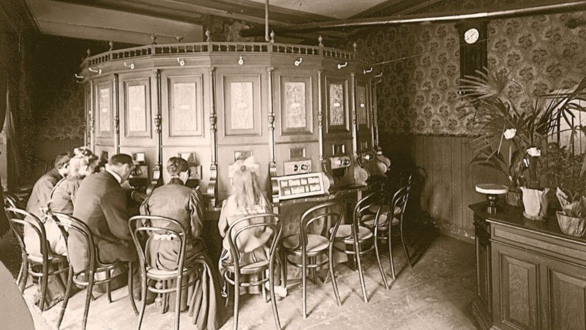 Kaiserpanorama: O μηχανισμός του 19ου αιώνα που ενέπνευσε την πιο έξυπνη πασαρέλα στον Valentino 1