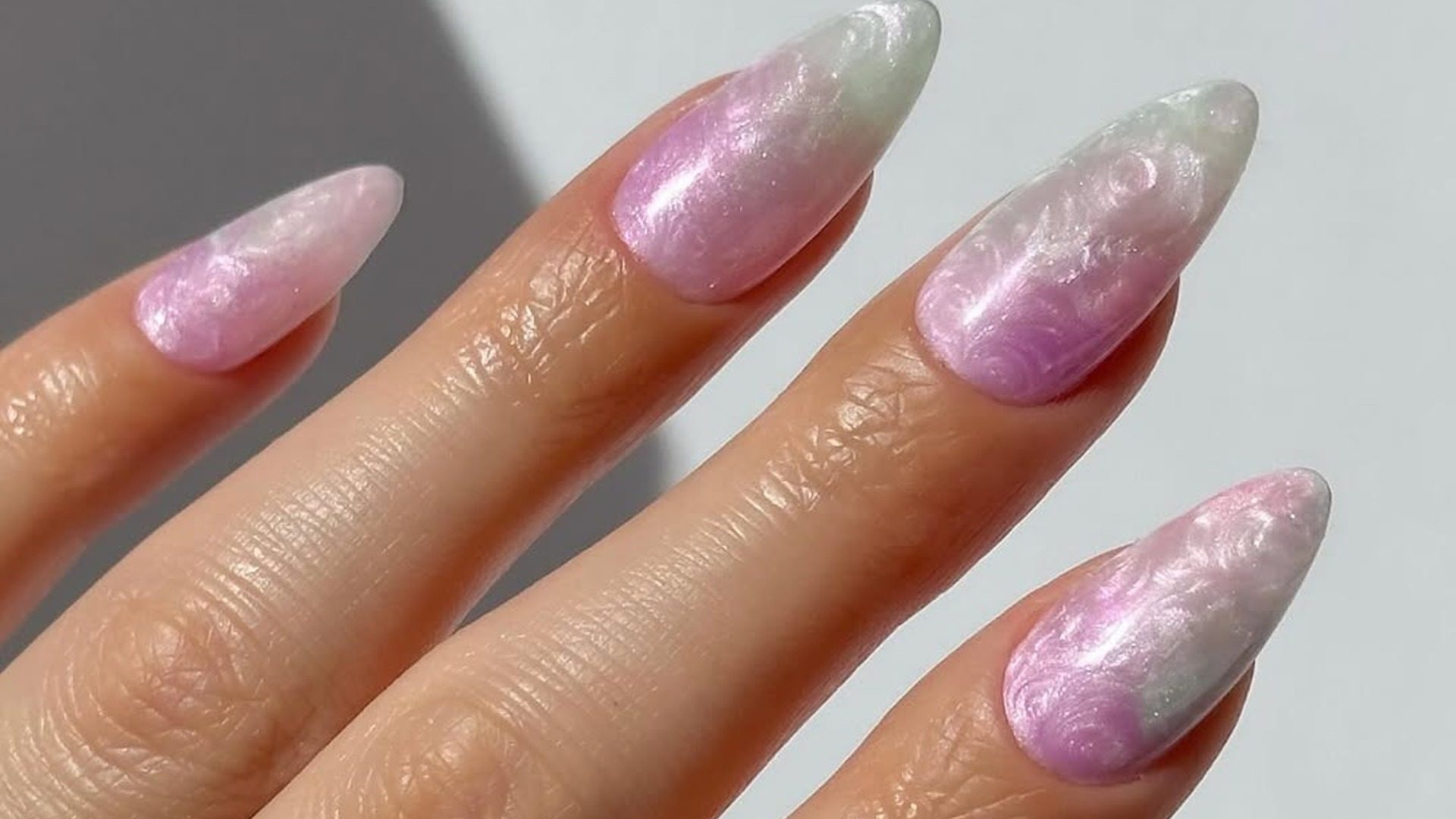 Ice ice, baby: Τα «παγωμένα» nail designs που είναι… καυτά 1