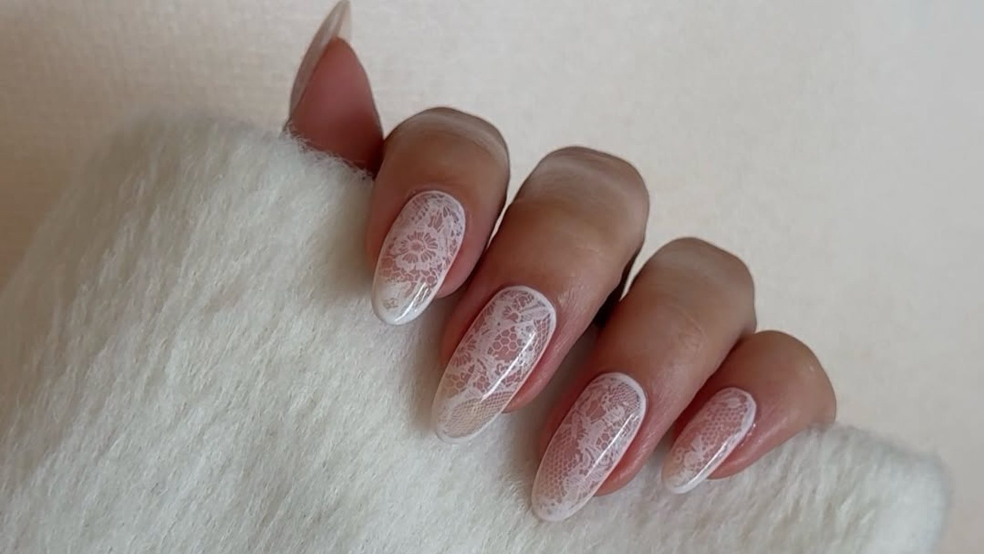 Το ρομαντικό nail trend που αξίζει να υιοθετήσετε για τη γιορτή του Αγίου Βαλεντίνου 1