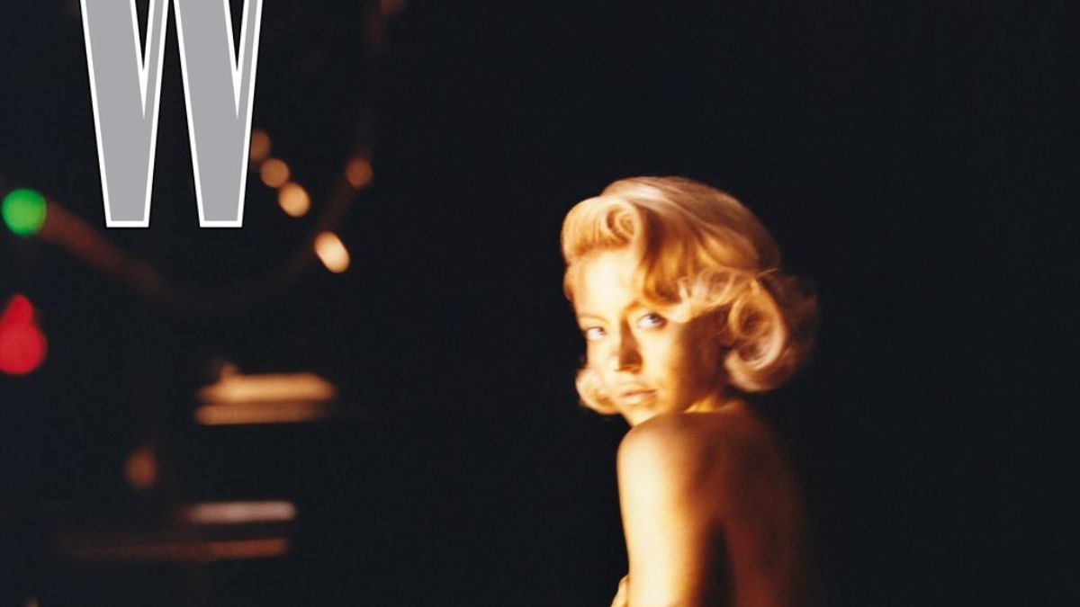 Sydney Sweeney αλά Marilyn Monroe: Ποζάρει ολόγυμνη μόνο με χρυσό body paint 1