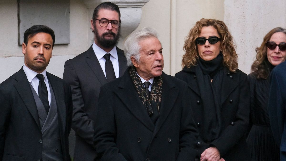 Valentino Garavani: Λαϊκό προσκύνημα στη Ρώμη για τον θρυλικό σχεδιαστή κοντά στο ιστορικό του ατελιέ 1