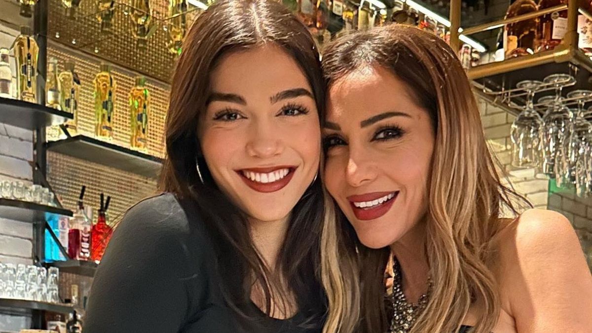 Η κόρη της Δέσποινας Βανδή τραγουδά μαζί της και αποθεώνεται – Η μουσική κληρονομιά συνεχίζεται 1